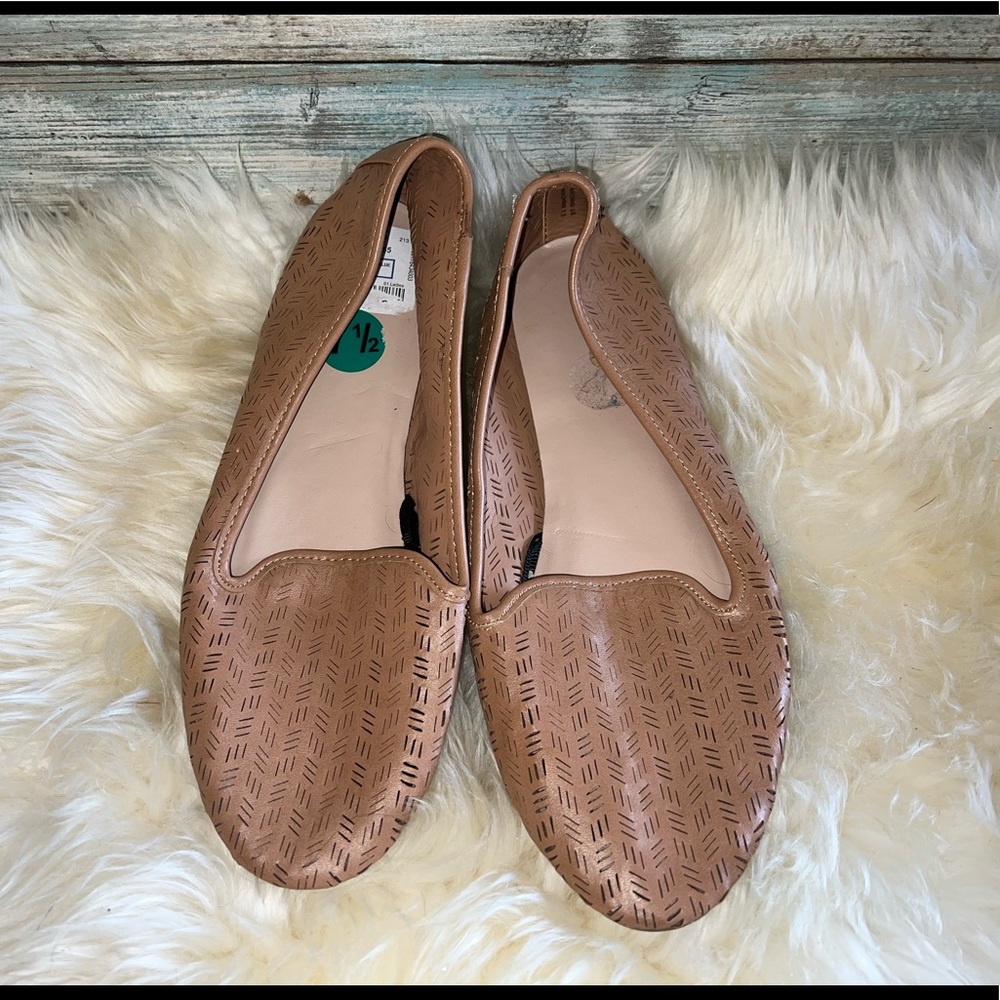 Aldo Women’s Tan Flats sz 7.5 NWOT!